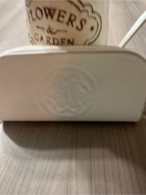 Nanette Lepore Cream Zip Wallet with Gold Logo